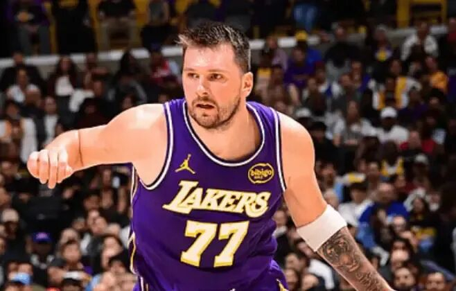 开云官网-希望没事！东契奇遭遇左腿筋拉伤，伤情未定|湖人|队医|卢卡-东契奇|NBA常规赛|洛杉矶湖人队_新浪体育_新浪新闻